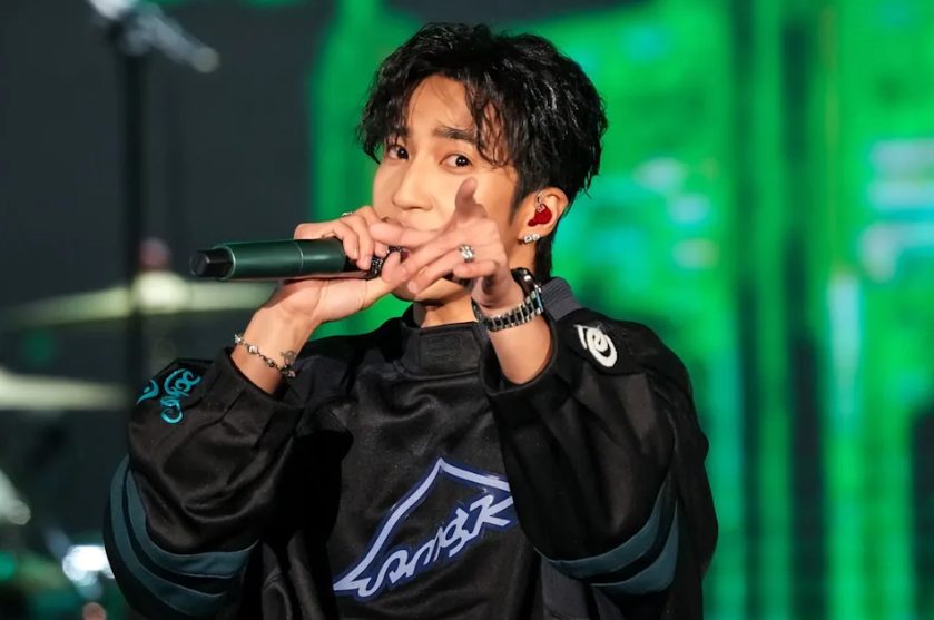 婁峻碩在新北耶誕城表演。(圖/TVBS提供)